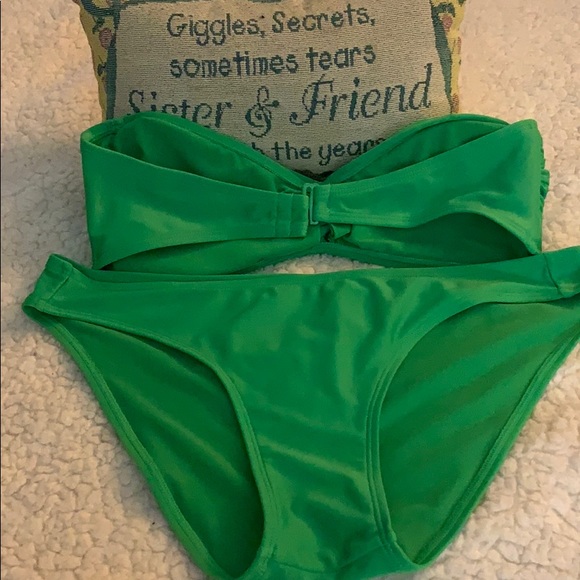 Bathing suits - Picture 2 of 6